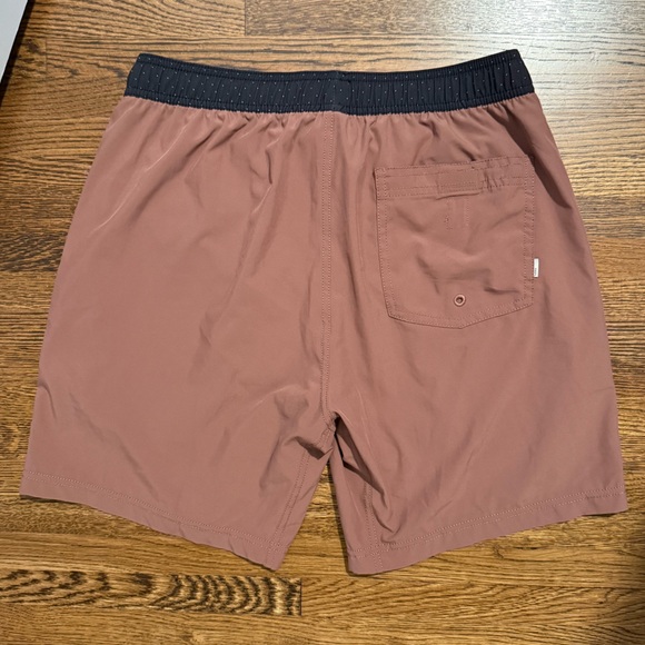Vuori Kore Shorts - Picture 2 of 3